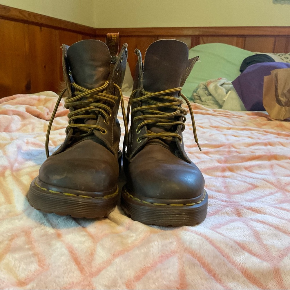 MADE IN ENGLAND DR MARTENS
